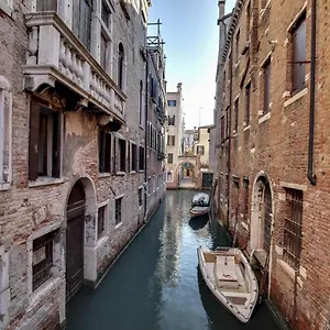 Apartment Canal View In Rialto By Wonderful Italy, Venice